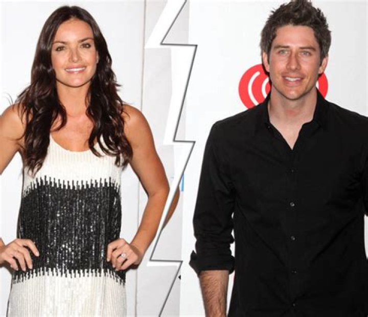 Arie Luyendyk Jr & Courtney Robertson Break Up — ‘Bachelor’ Beaus Call It Quits – Hollywood Life