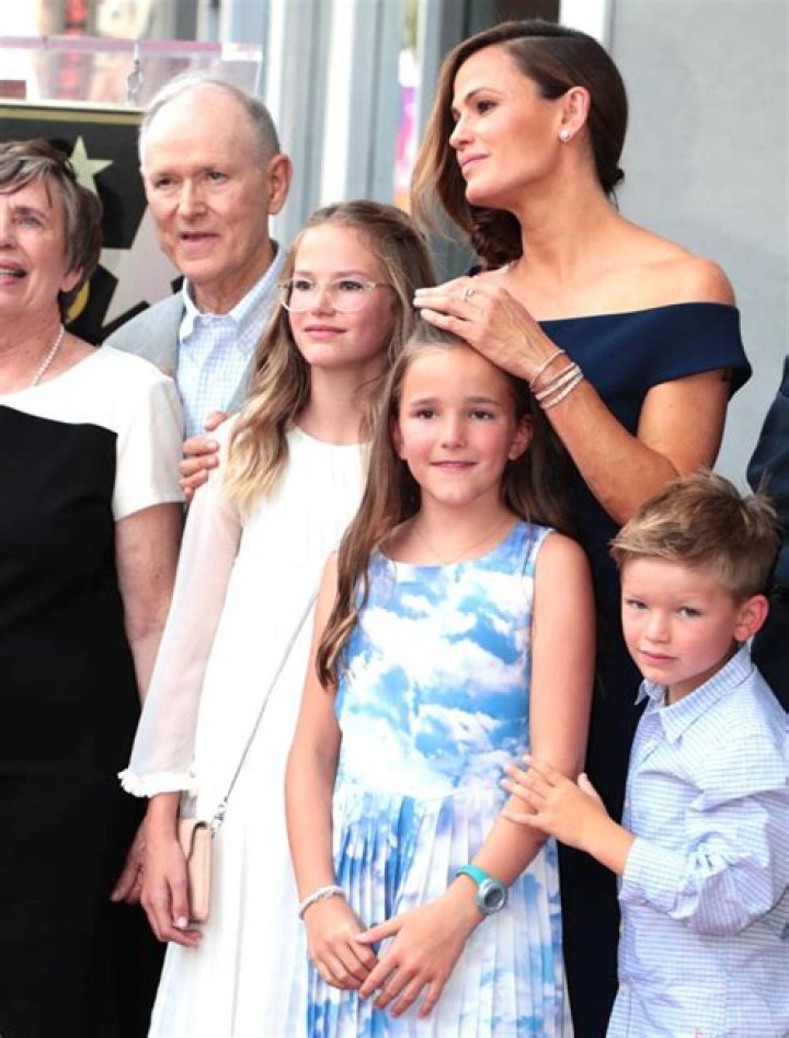 Ben Affleck & Jennifer Garner Drop Kids Off At School: Photos – Hollywood Life