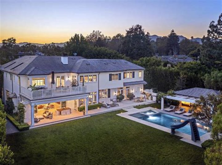 Star Lists $30 Mil Pacific Palisades Mansion – Hollywood Life