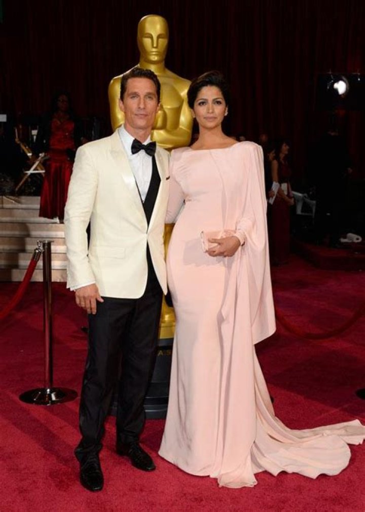 24 Of The Hottest Celebrity Couples At The Oscars Over The Years: Brangelina & More