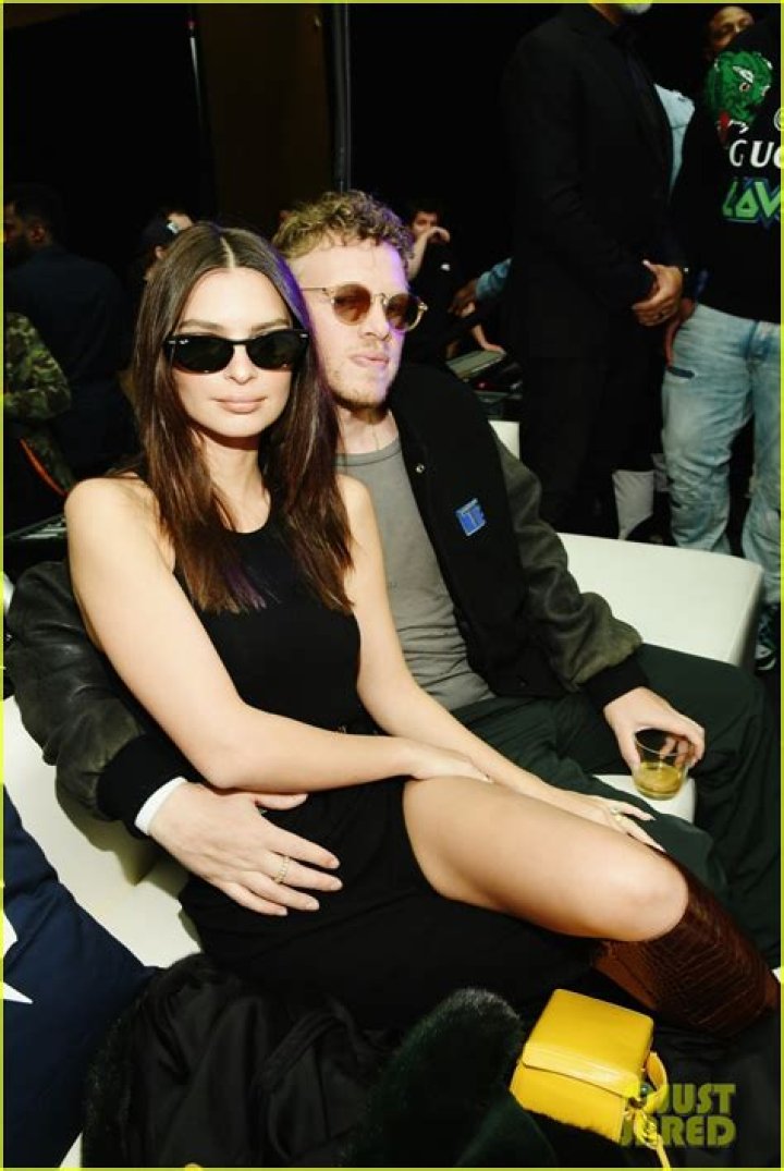 She Captions Photo ‘Mom & Dad’ – Hollywood Life