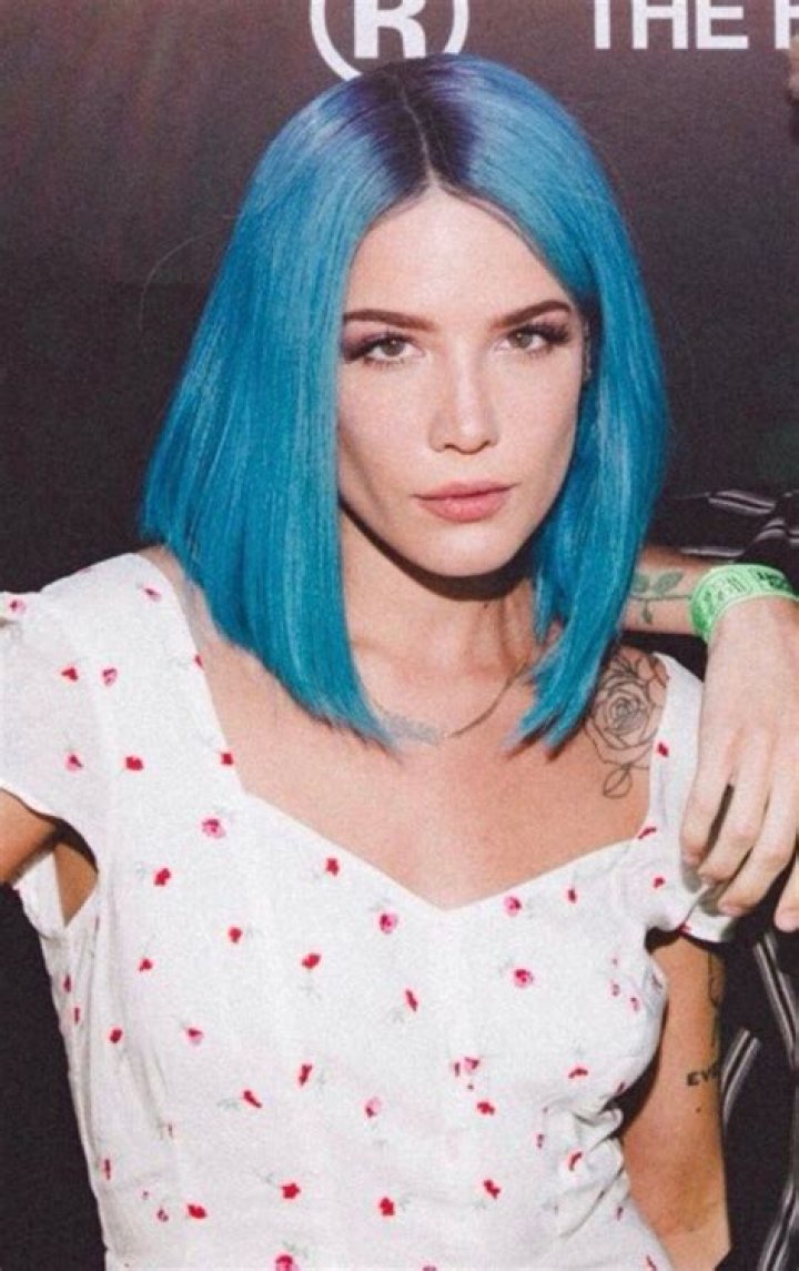 Halsey’s Hairstyles & Wigs – See Her Bold & Bright Transformations – Hollywood Life