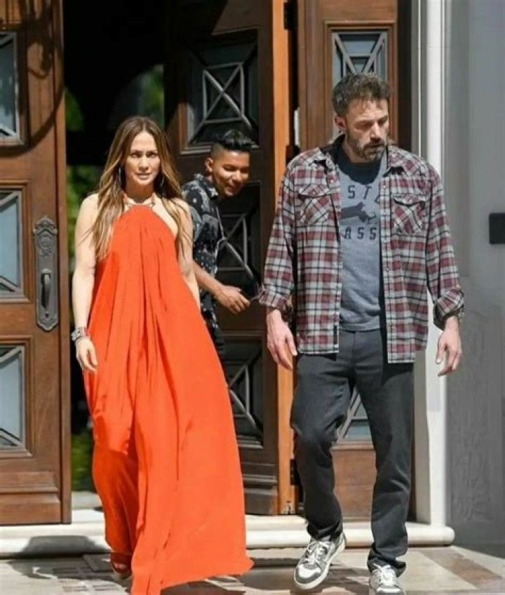Jennifer Lopez Just Showed Us The Oh-So Breezy Dress That We Absolutely Need For Fall