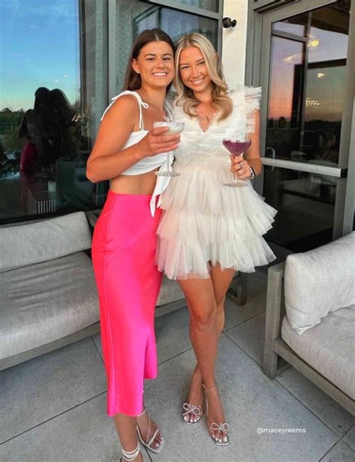 Kaitlyn Bristowe Sizzles In Red Hot Plunging Gown At Final Rose Ceremony