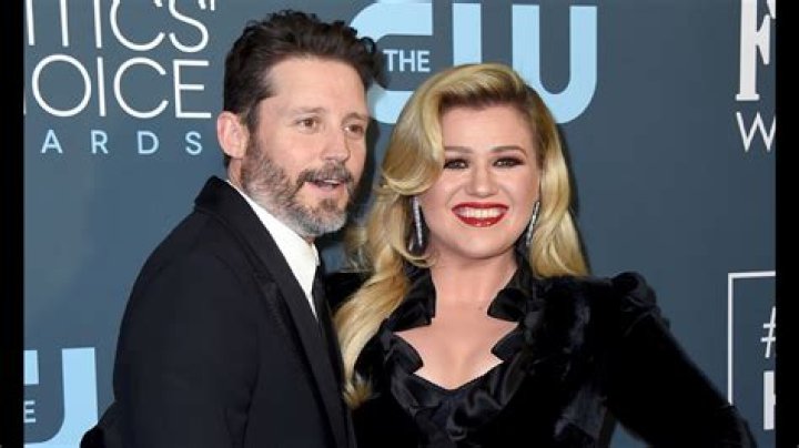 Kelly Clarkson Disses Ex-Husband Brandon Blackstock In New Song ‘Mine’ – Hollywood Life