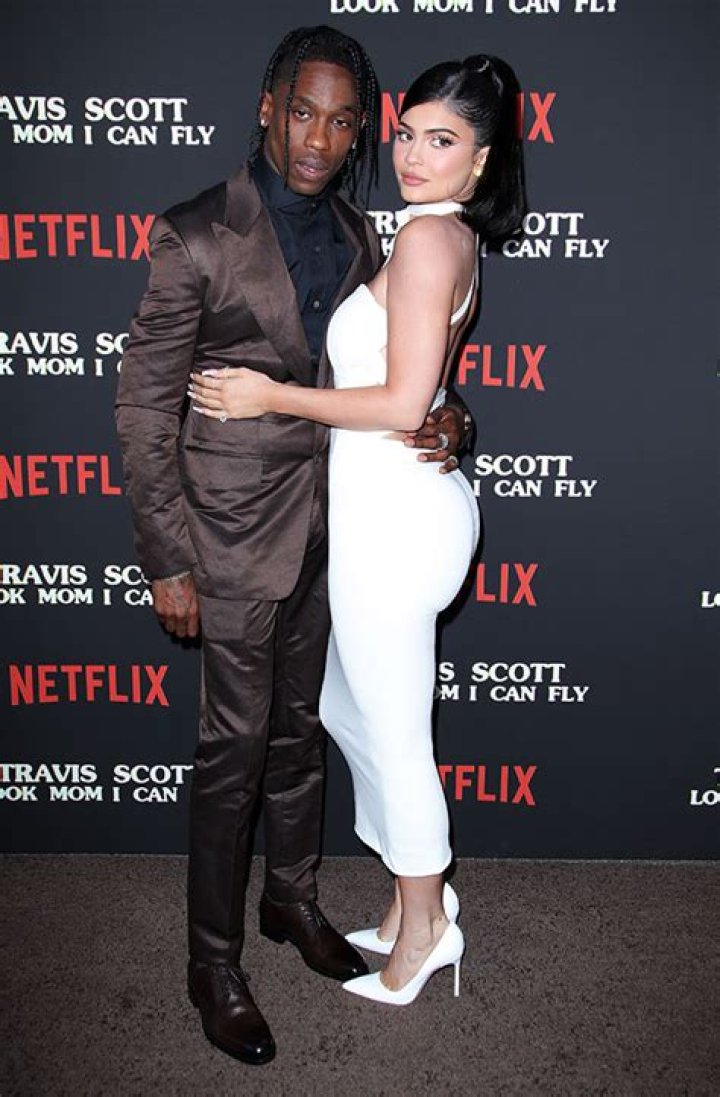 Kylie Jenner Gives Birth & Welcomes 2nd Child With Travis Scott — See 1st Photo