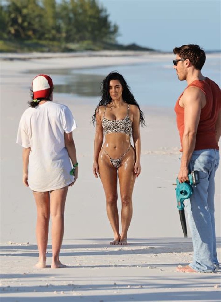 Pic From Bahamas Trip With Khloe Kardashian – Hollywood Life