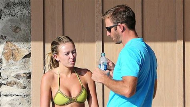 Paulina Gretzky Shows Off Amazing Winter Tan In Tiny Green Bikini — Photos