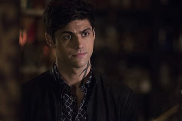 ‘Shadowhunters’: Malec Will Face New ‘Problems’ In ‘Emotional’ Episodes Ahead